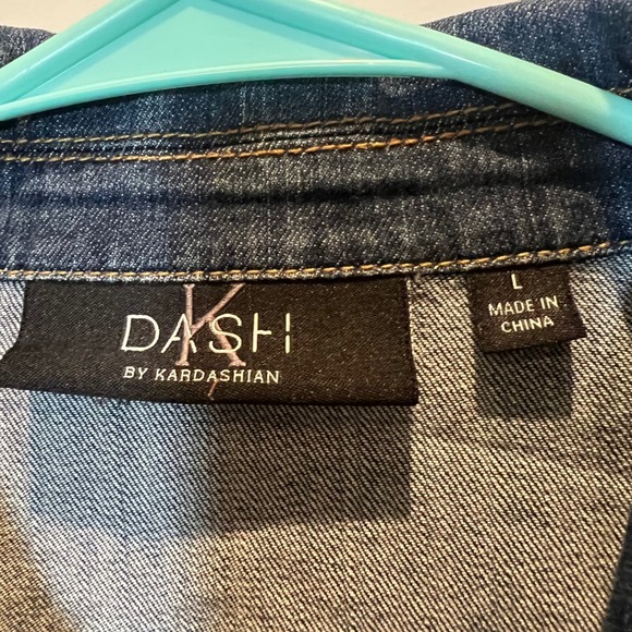 DASH by Kardashian Women's Blue Denim Jean Jacket Size L Cropped Trucker - Picture 3 of 8